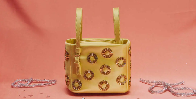 Valextra2025假日季:温情相聚,假日臻礼